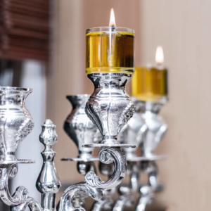 Hoher Kerzenständer in Silber mit Aufsatz für verschiedene Kerzen