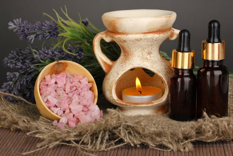 Duftlampen-Stövchen mit Lavendel, Aromakristallen und Ölen